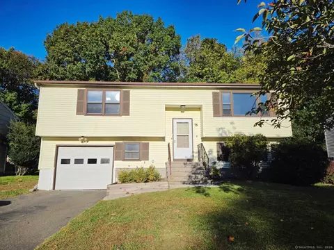 75 Meetinghouse Rdg, Meriden, CT 06450