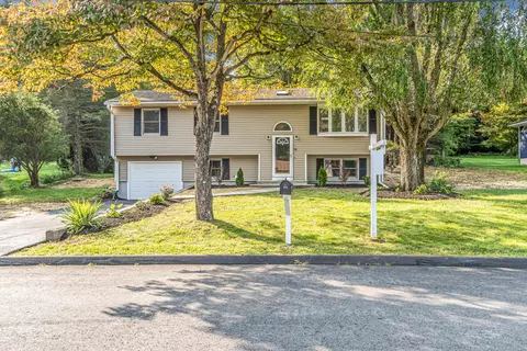 38 Diana Ln, Beacon Falls, CT 06403
