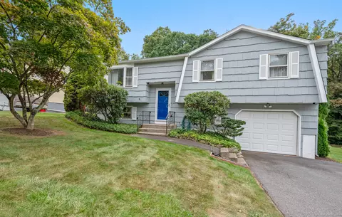 160 Knob Hill Rd, Meriden, CT 06451