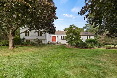 11 Heritage Dr, Stonington, CT 06378