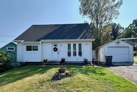 22 Cadbury Pl, Naugatuck, CT 06770