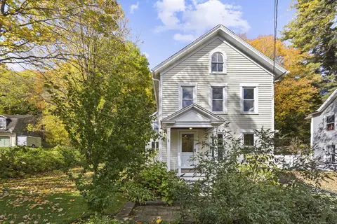 26-27 Dayton St, Sandy Hook, CT 06482