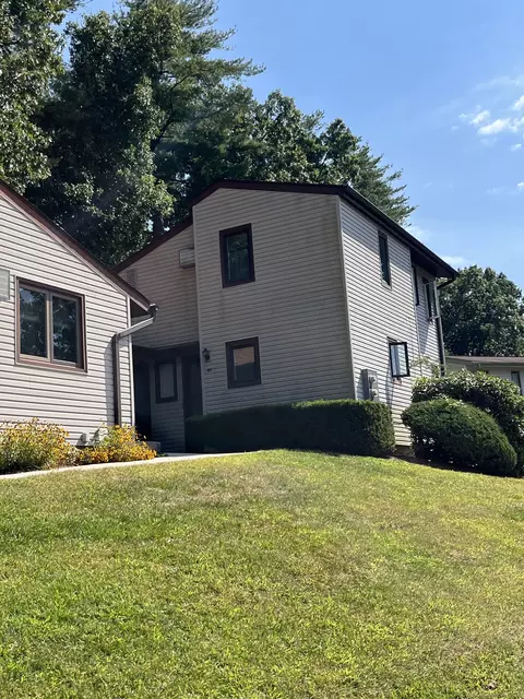 97 Butternut Ln #97, Bristol, CT 06010
