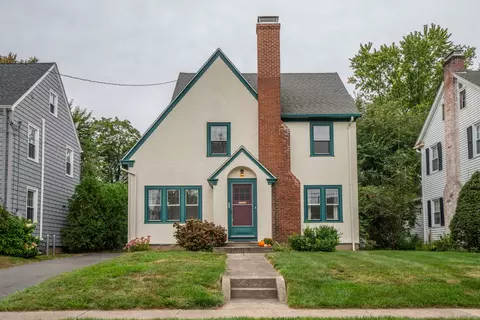 40 Meadowbrook Rd, West Hartford, CT 06107