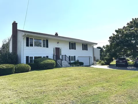 206 Seneca Dr, Groton, CT 06340
