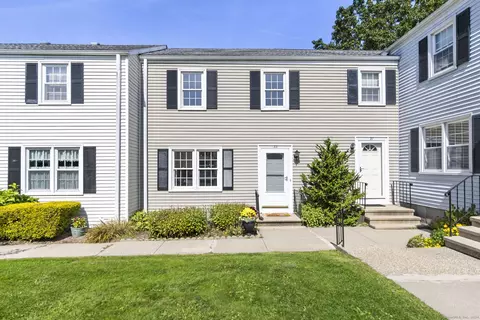 35 Tapping Reeve Vlg #35, Litchfield, CT 06759