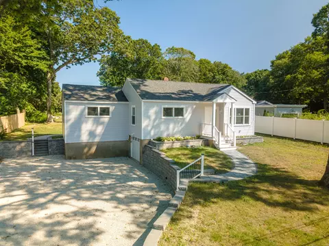 84 Eastwood Rd, Groton, CT 06340