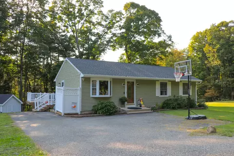 44 Jackson Dr, Danbury, CT 06811