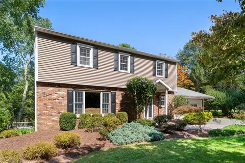 23 Sugarloaf Rd, Newtown, CT 06482