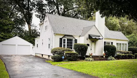 29 Lawton Ave, Stamford, CT 06907