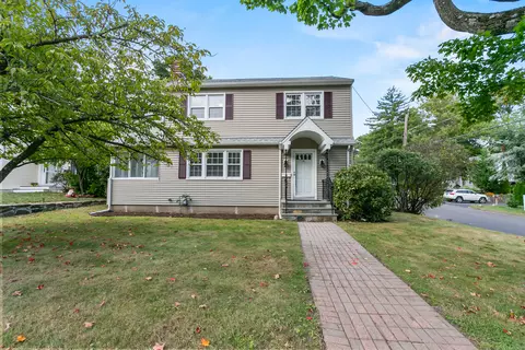 36 Holcomb Ave, Stamford, CT 06906
