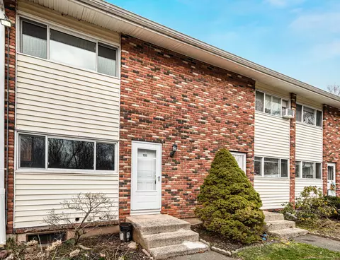 1135 Waterbury Rd #1135, Cheshire, CT 06410