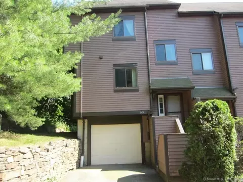 196 New Haven Ave #219, Derby, CT 06418