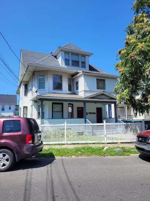 703 Huntington Rd, Bridgeport, CT 06610