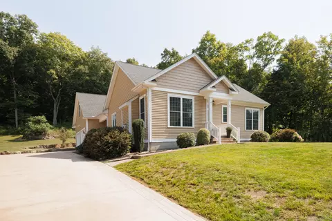 99 Ledge Rd, Southington, CT 06489