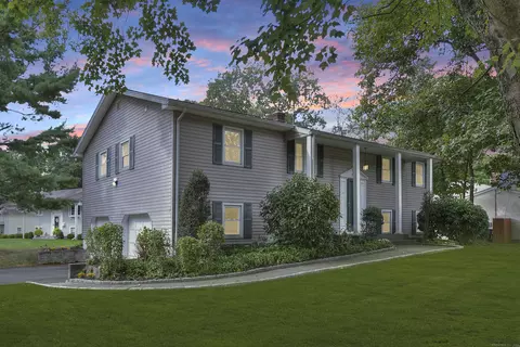 6 Leatherwood Rd, Norwalk, CT 06851