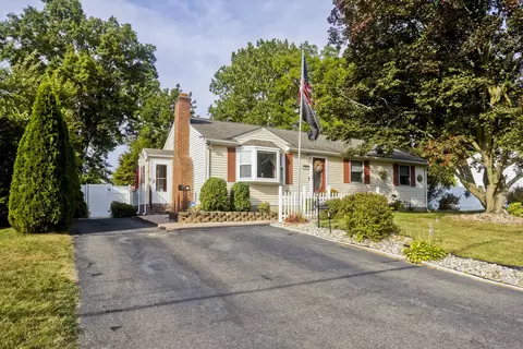 14 Nutmeg Ave, Enfield, CT 06082