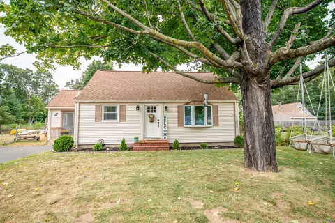 4 Thomas St, Enfield, CT 06082