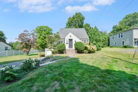 2 Elizabeth St, Ellington, CT 06029