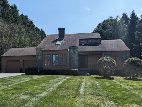 27 Heritage Dr, Marlborough, CT 06447