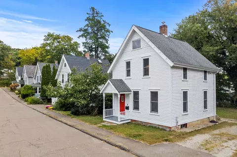 20 Watrous Ave, Branford, CT 06405