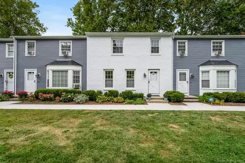 98 New Norwalk Rd #98, New Canaan, CT 06840