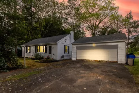 23 Woodford Dr, Bloomfield, CT 06002