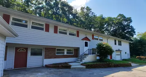19 Cottonwood Ln, Montville, CT 06382