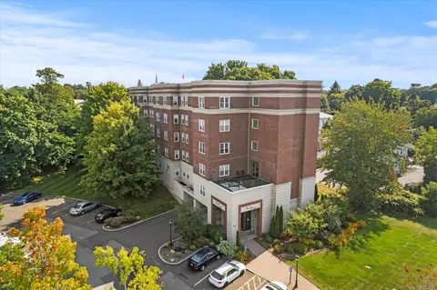 49 Rose St #203, Branford, CT 06405