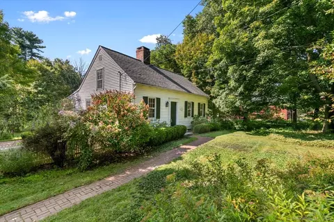 4032 Whitney Ave, Hamden, CT 06518