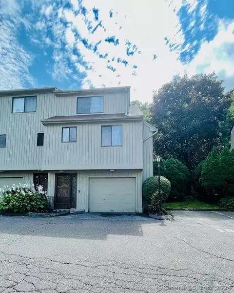 182 Concord Ct #182, Beacon Falls, CT 06403