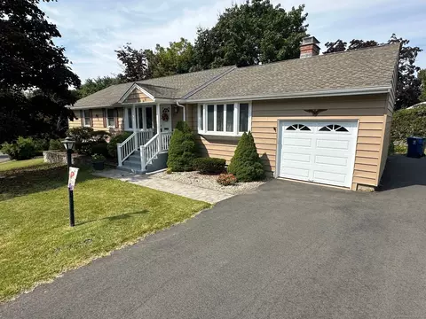 35 Farmstead Ln, Plainville, CT 06062