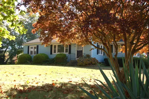 152 Candlewood Rd, Groton, CT 06340