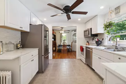 39 Salem Blvd, Naugatuck, CT 06770