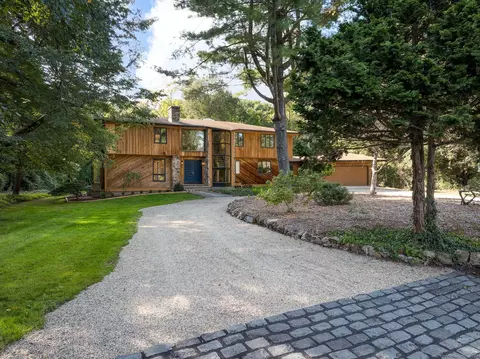 11 Sunny Reach Dr, West Hartford, CT 06117