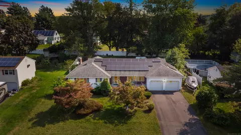 32 Pezzente Ln, East Hartford, CT 06108