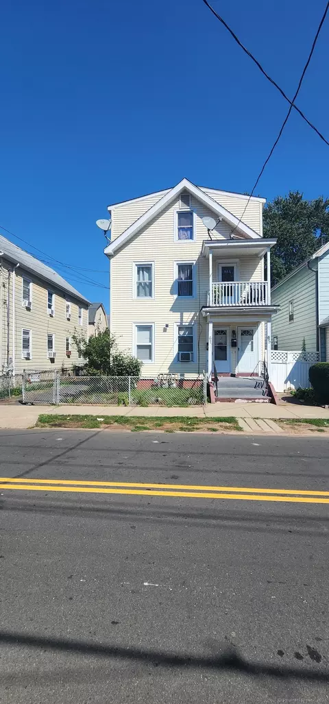 65 Admiral St, West Haven, CT 06516