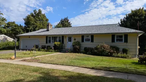 40 Valley View Rd, Stratford, CT 06614