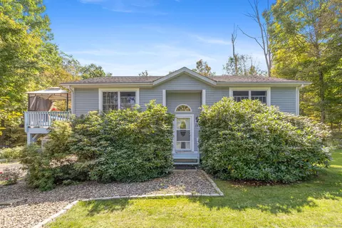 17 Oakview Dr, Ashford, CT 06278