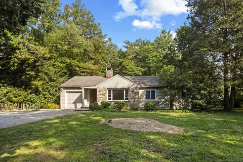 20 Pin Oak Ct, Westport, CT 06880