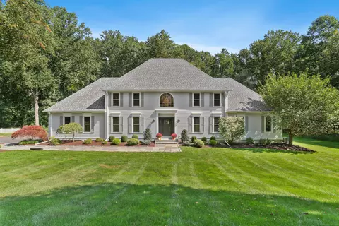 580 Rolling Hills Dr, Fairfield, CT 06824