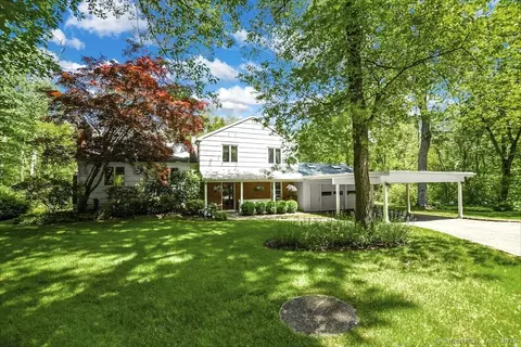 29 Stonehenge Rd, Weston, CT 06883