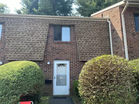 104 Wakefield Cir #104, East Hartford, CT 06118
