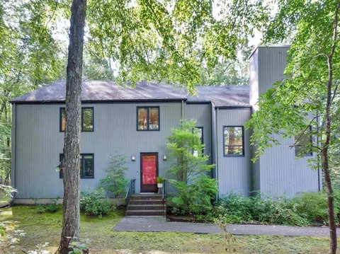 15 Surrey Ln, Avon, CT 06001