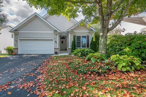 224 Chip Shot Ln #224, Oxford, CT 06478