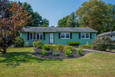 90 Dana Ln, Meriden, CT 06451