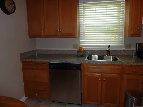 29 Hubbard Run Dr #29, Glastonbury, CT 06033
