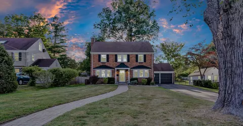 81 Ridgewood Rd, West Hartford, CT 06107