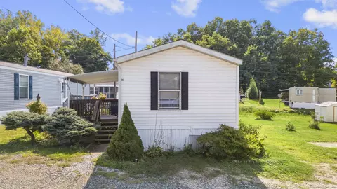11 School Ground Rd #TRLR 16, Branford, CT 06405