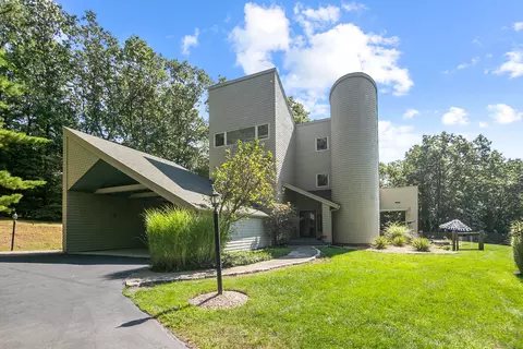 57 Mountain Estates Dr, Avon, CT 06001